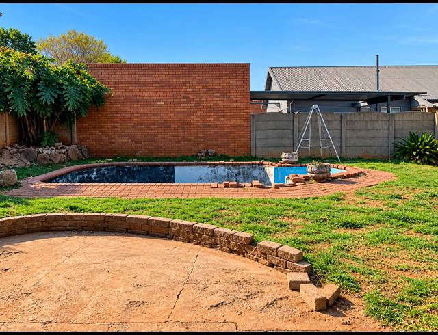 3 BEDROOM FREESTANDING FOR SALE IN VANDERBIJLPARK CE 2